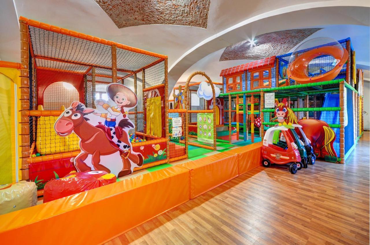 Hotel Zamek Valec Vladislav Extérieur photo