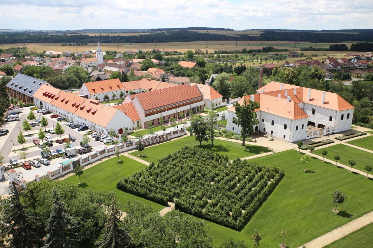 Hotel Zamek Valec Vladislav Extérieur photo