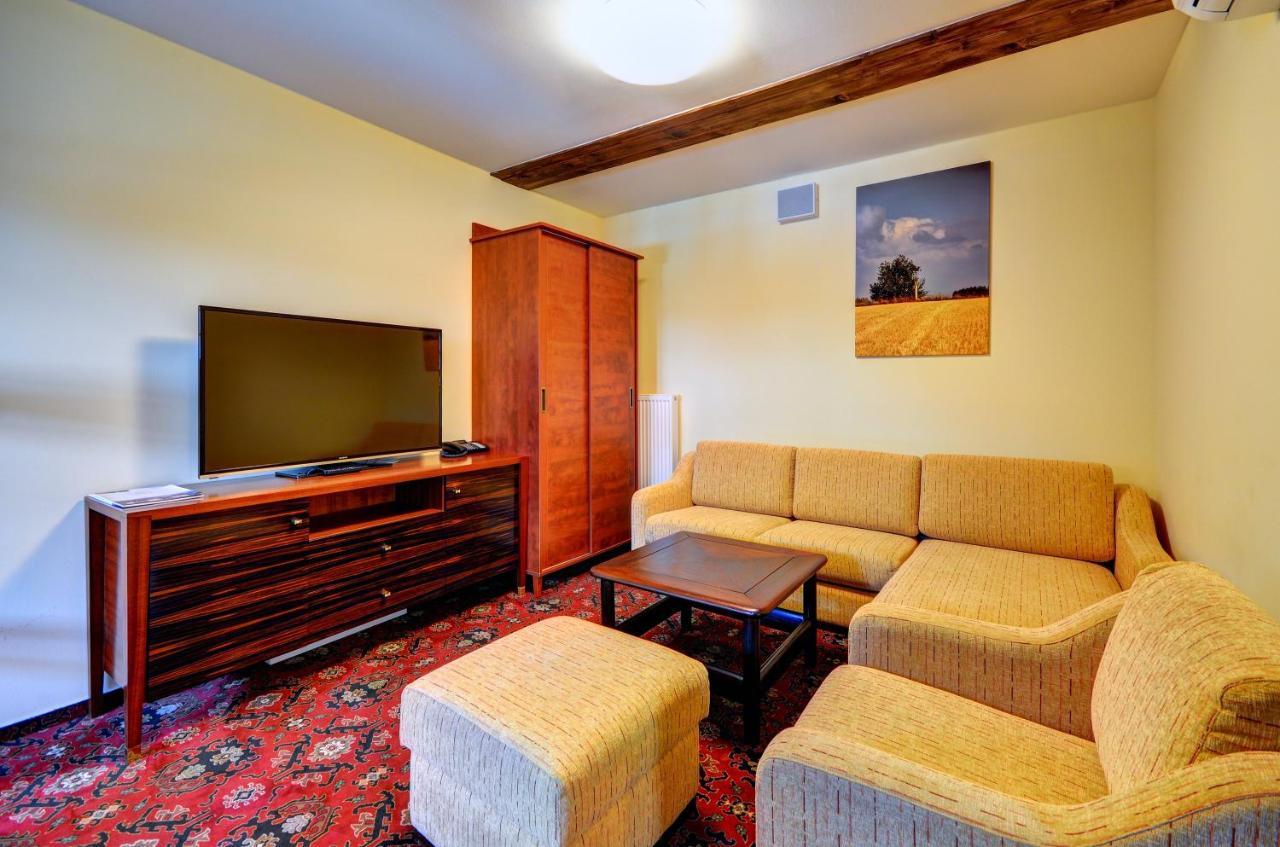Hotel Zamek Valec Vladislav Extérieur photo
