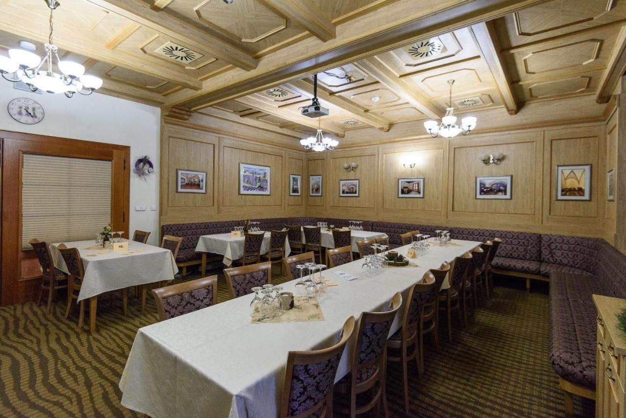 Hotel Zamek Valec Vladislav Extérieur photo