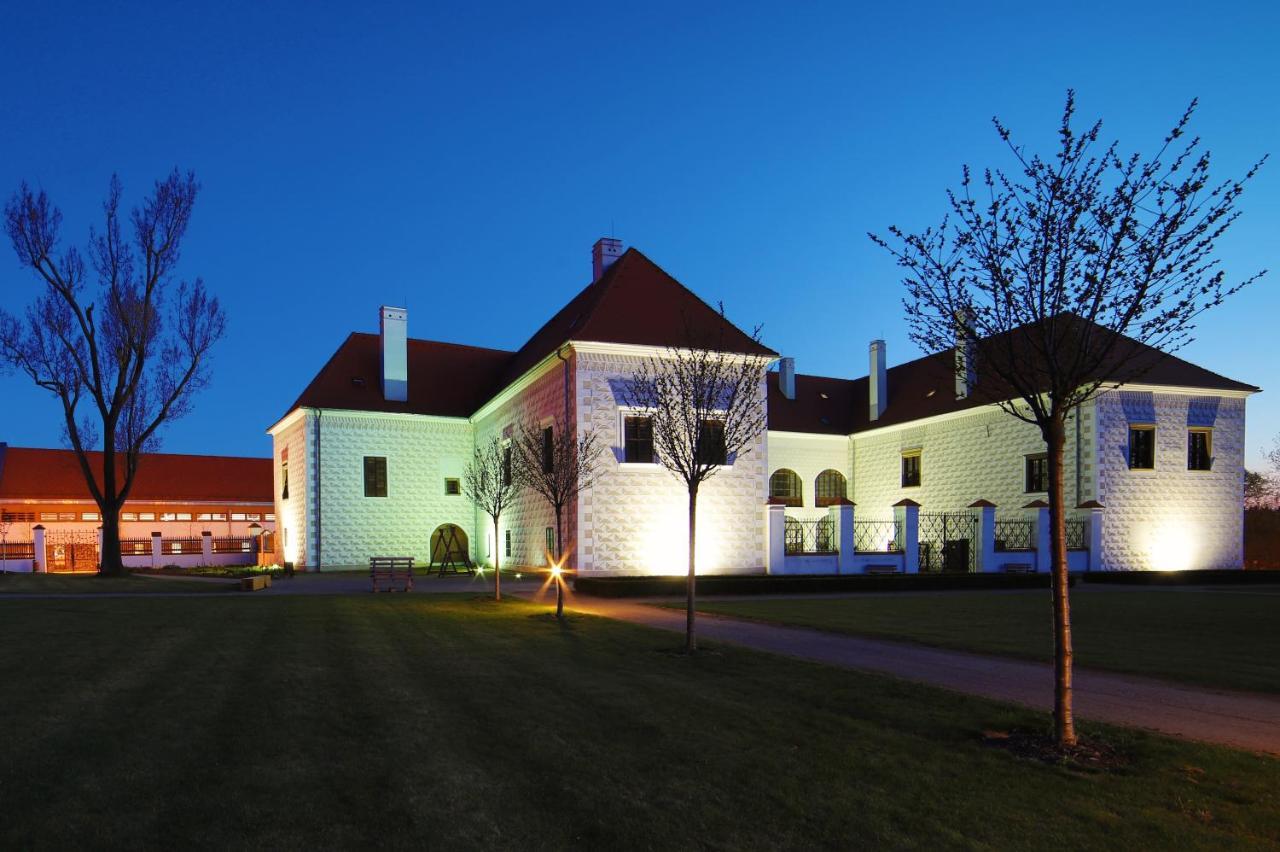 Hotel Zamek Valec Vladislav Extérieur photo